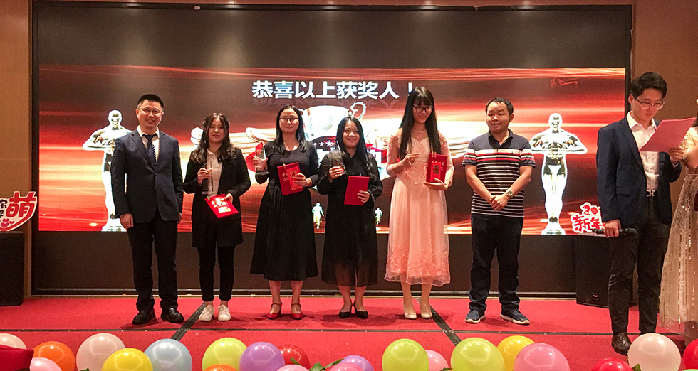 研发部优秀员工1.JPG 研发部优秀员工1.JPG